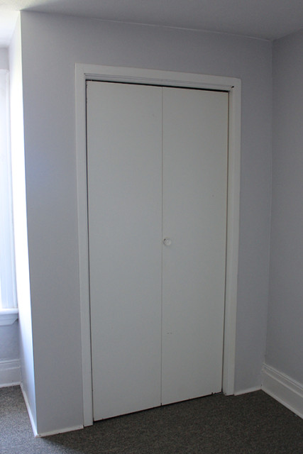 closet-door-trim-before