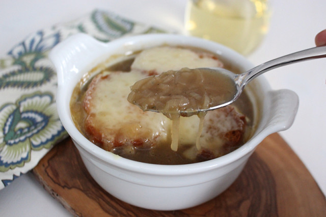 classic-french-onion-soup-close