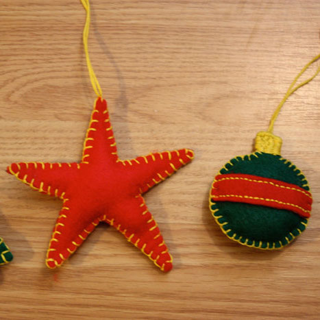 simple-felt-ornaments