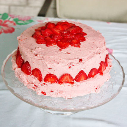 Celebrating Mom’s Birthday {and a Delicious Summer Strawberry Cake Recipe}