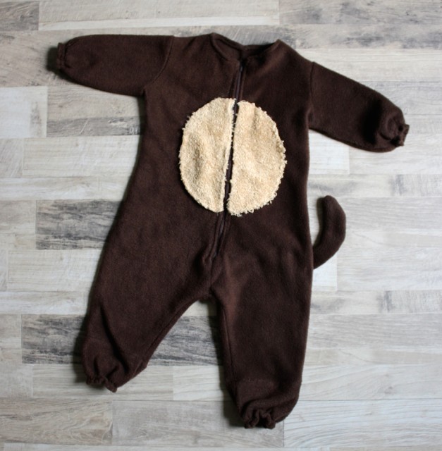 https://lifeatcloverhill.com/wp-content/uploads/2016/10/baby-monkey-costume-front-627x640.jpg