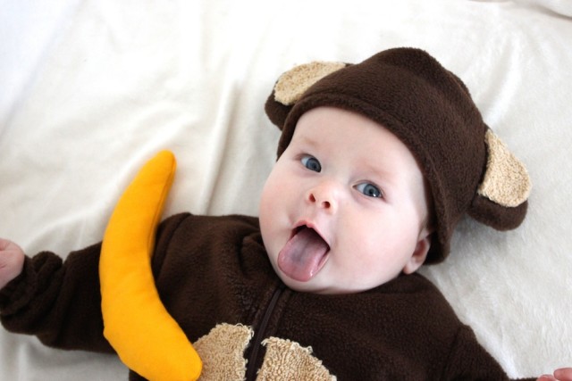 baby-monkey-costume-tongue