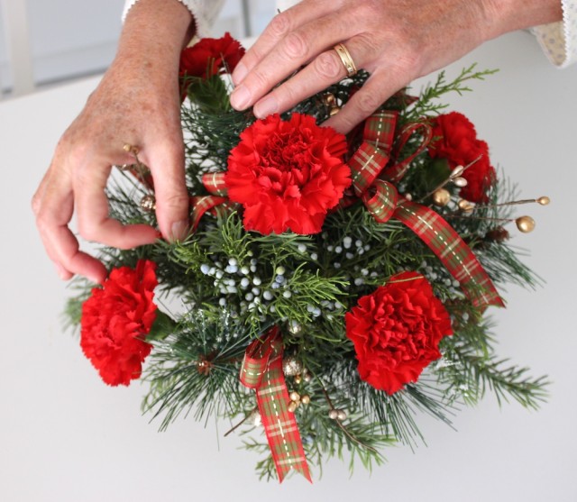 How to Make the Perfect Holiday Flower Arrangement, Without