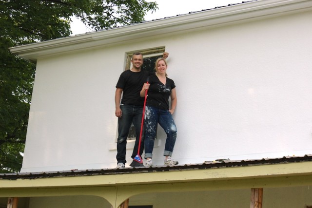 painting-farmhouse-on-roof