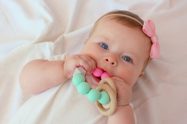 viahand-silicone-teething-ring