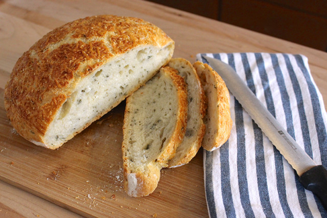 rustic-rosemary-parmesan-no-knead-bread-sliced