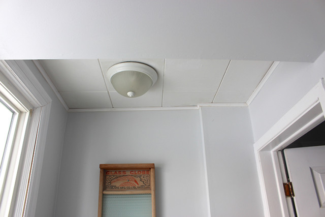 powder-room-before-drop-ceiling