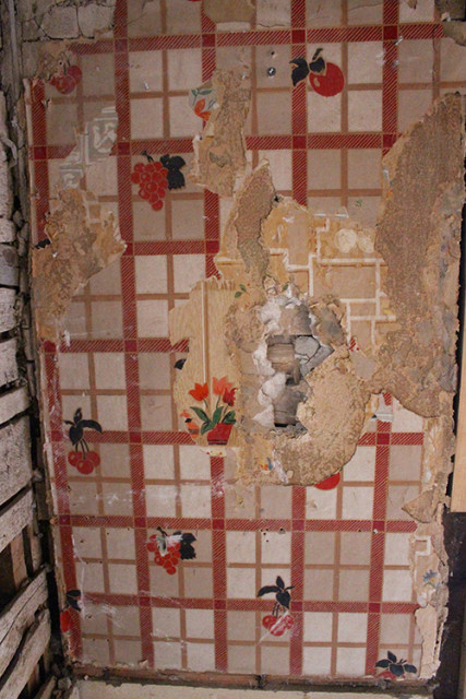powder-room-vintage-gingham-wallpaper