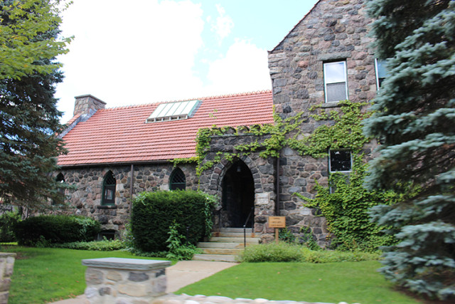 stone-castle-entrance-east-aurora-NY