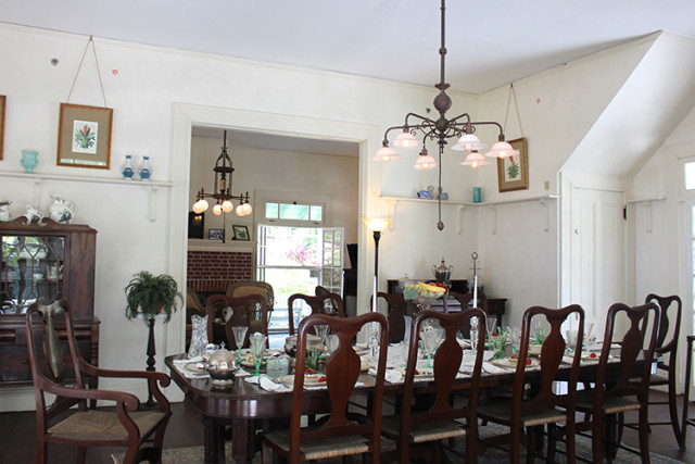 edison-winter-estate-dining-room-table