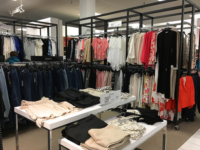 sears-canada-the-cut-clothes-display