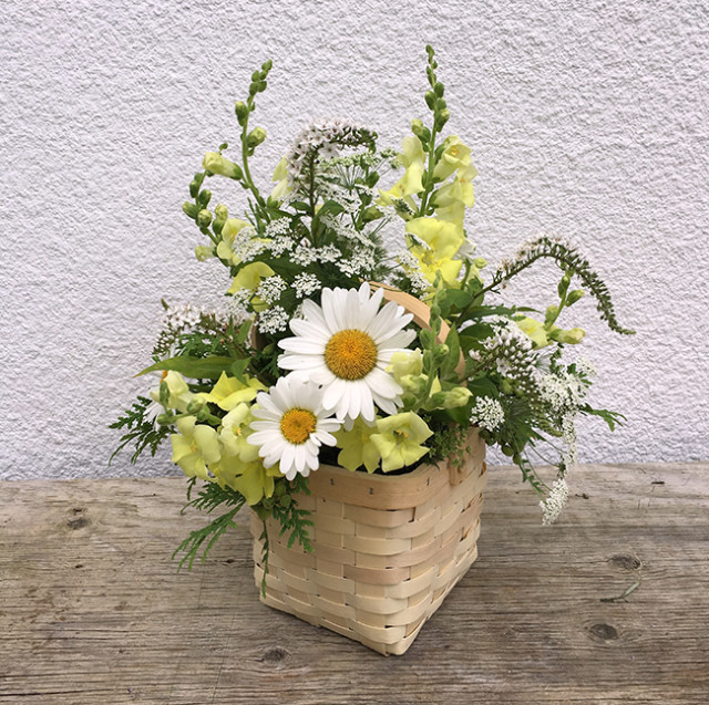 cloverhill-flowers-basket-arrangement