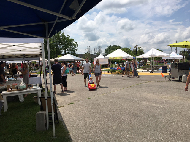 family-farmers-market