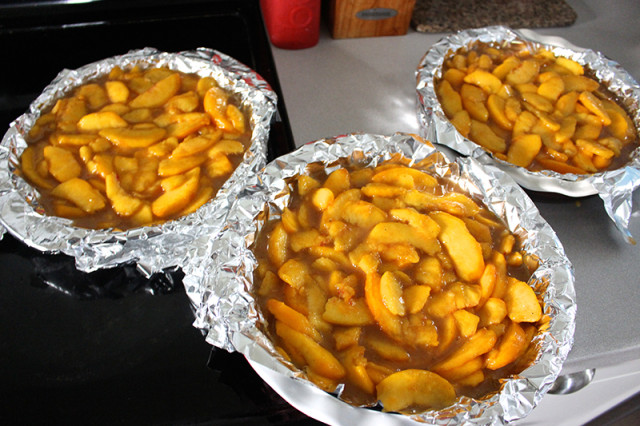 freezer-peach-pie-filling-foil