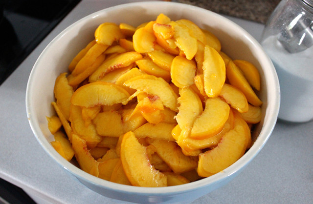 sliced-peaches