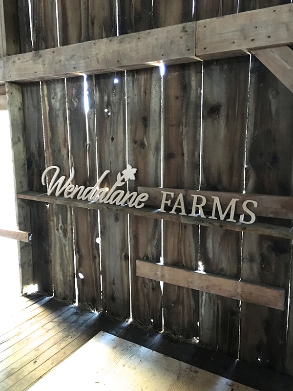 wendalane-farm-barn-sign