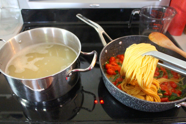 add-pasta-to-sauce