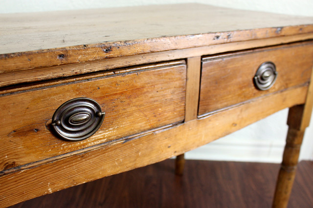 antique-wooden-table-handle