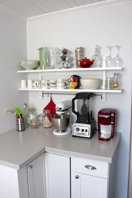 clean-kitchen-shelves