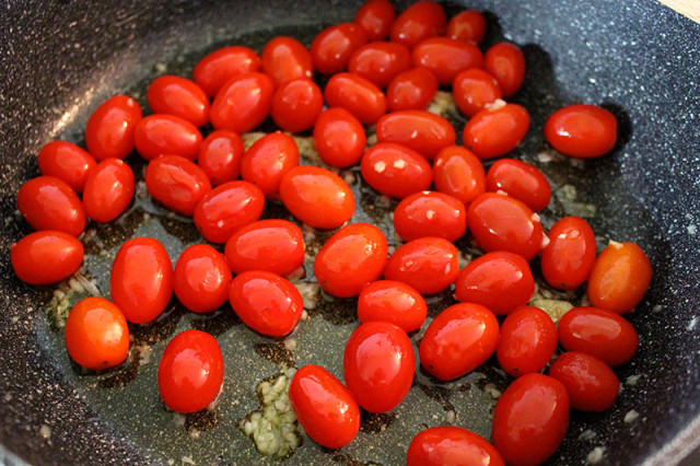 cooking-cherry-tomatoes