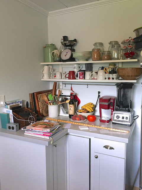 messy-kitchen-open-shelves