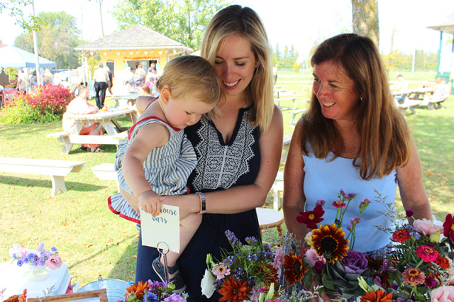 amanda-debbie-lucy-cloverhill-flowers