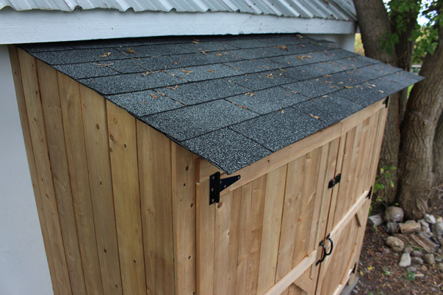 black-shingle-roof