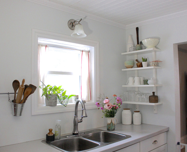 cloverhill-white-farmhouse-kitchen