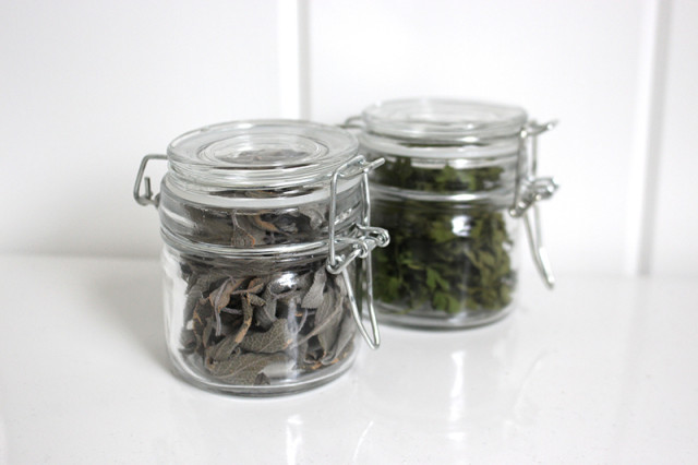 glass-spice-jars