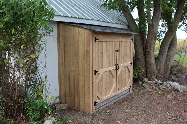 making-garbage-bin-lean-to-shed