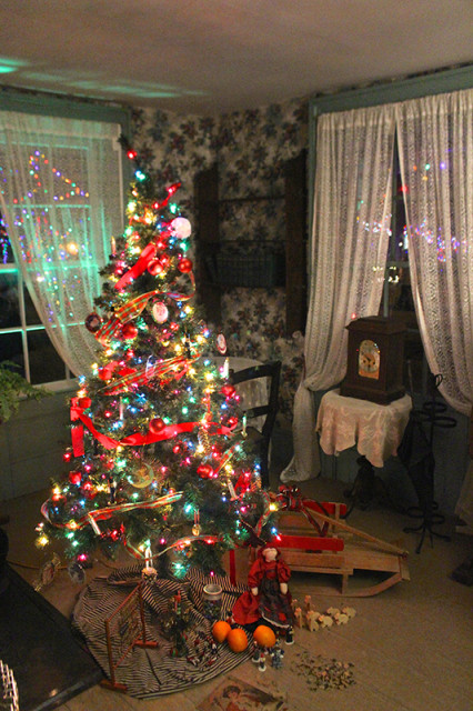 pioneer-village-christmas-tree
