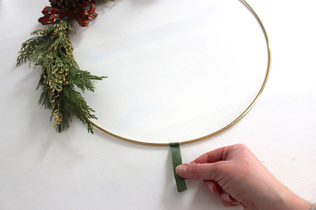 brass-ring-christmas-wreath-tape-edge