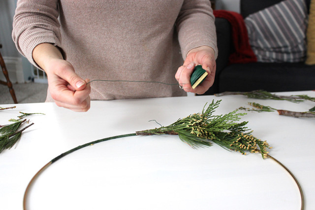 brass-ring-christmas-wreath-tie-greens