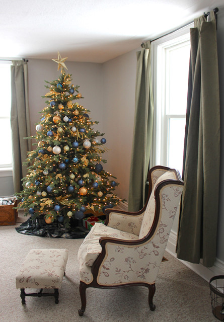 cloverhill-christmas-living-room-tree