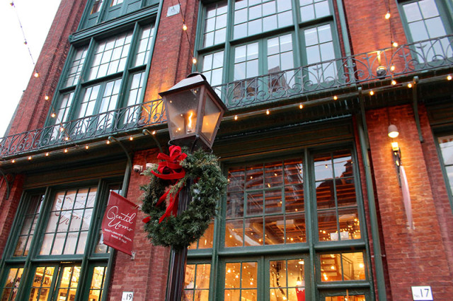 gaslight-distillery-district-toronto-christmas