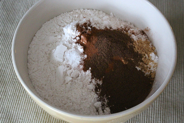 gingerbread-bowl-spices