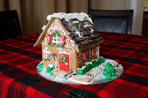 gingerbread-house-decorated