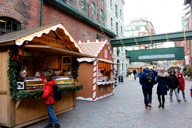 gingerbread-houses-toronto-christmas-market