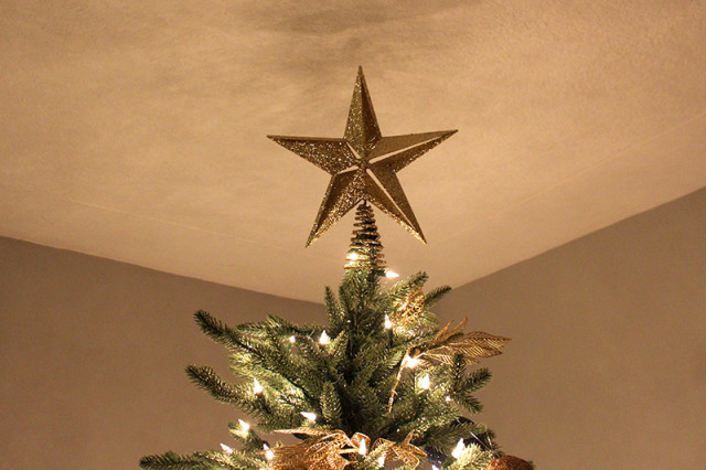 gold-star-christmas-tree