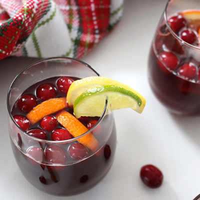 Holiday Sangria – An Easy Christmas Cocktail