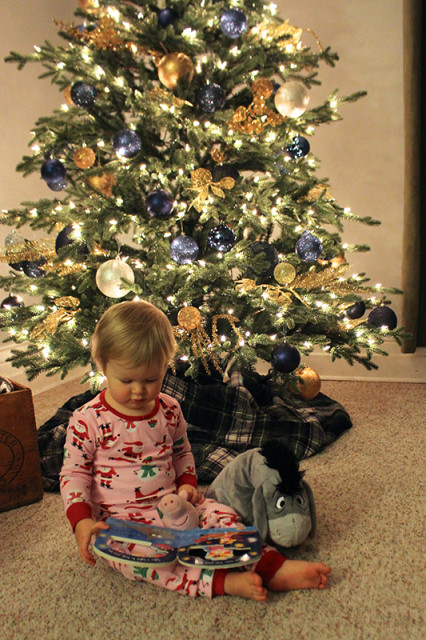 lucy-reading-christmas-tree