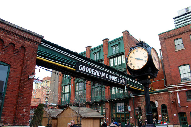 toronto-christmas-market-distillery