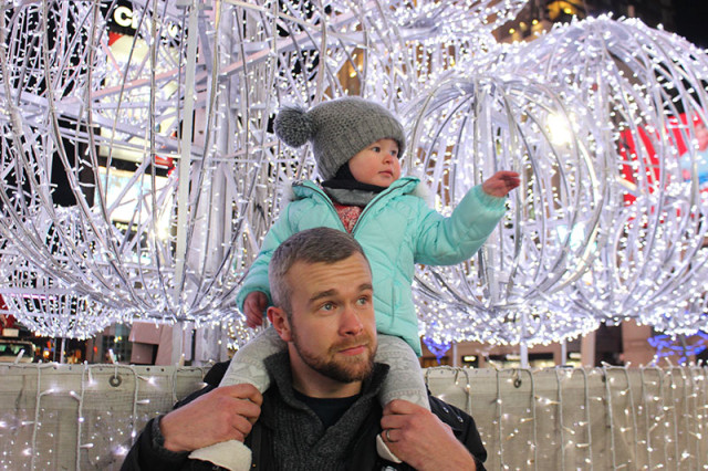 yonge-dundas-christmas-display