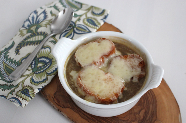 classic-french-onion-soup-homemade