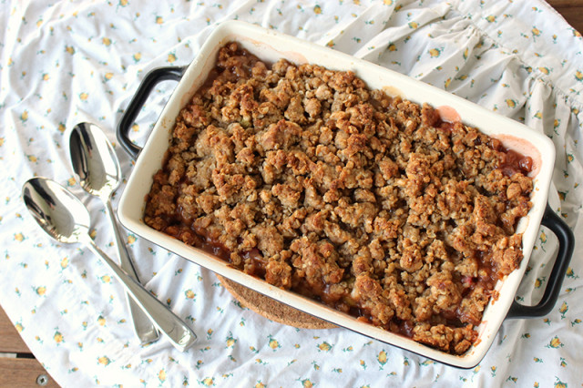 classic-rhubarb-crisp