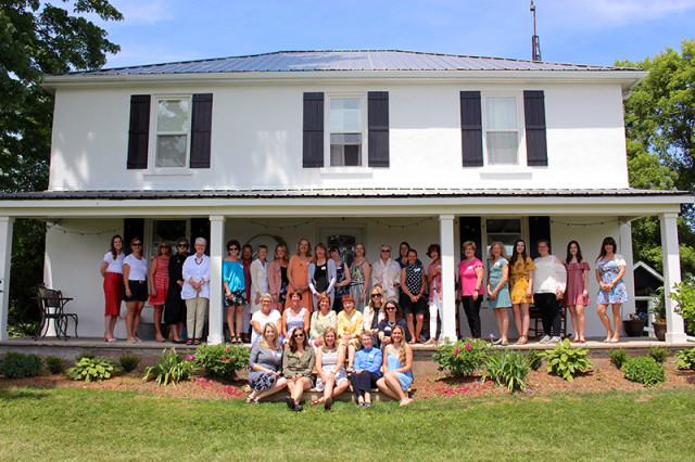 farmhouse-bridal-shower-front-porch-guests