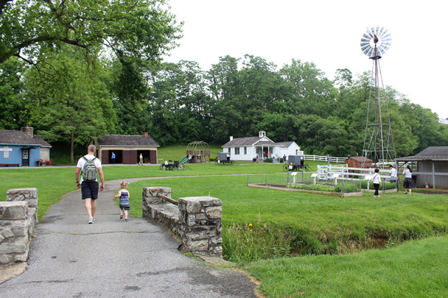 the-amish-village-lancaster-2