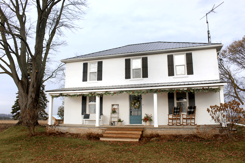 https://lifeatcloverhill.com/wp-content/uploads/2019/11/cloverhill-farmhouse-christmas-front-porch18-1.png