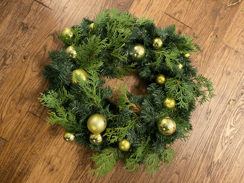 How to Create a Christmas Garland with Real & Faux Greenery - Life