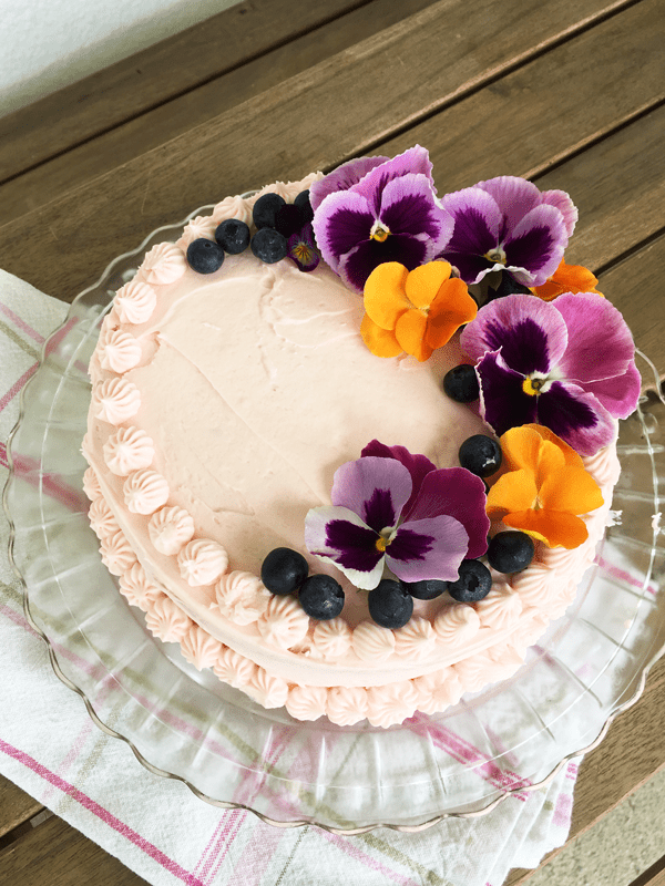how to make edible cake decorations flowers